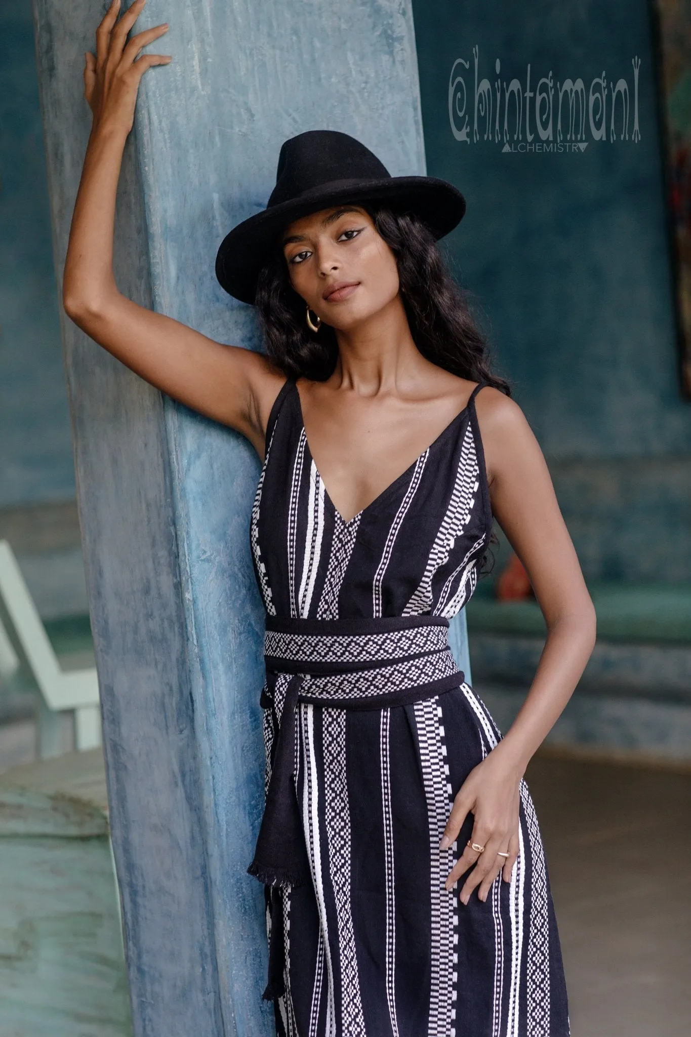 V-neck Jaquard Maxi Dress / Black and White