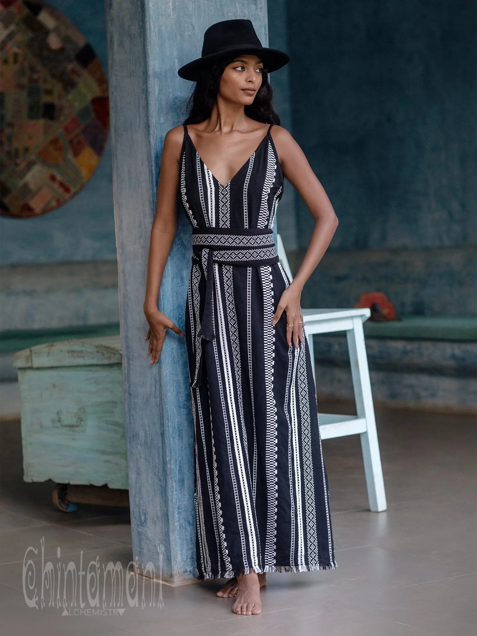 V-neck Jaquard Maxi Dress / Black and White