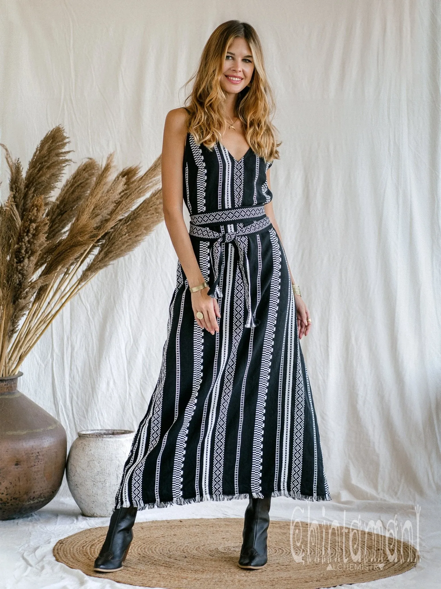 V-neck Jaquard Maxi Dress / Black and White